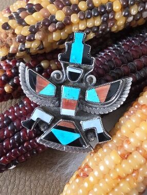 Gorgeous Vinrage Native American Zuni Knifewing Gemstone Inlaid Brooch 🖤🧡🩵🩶